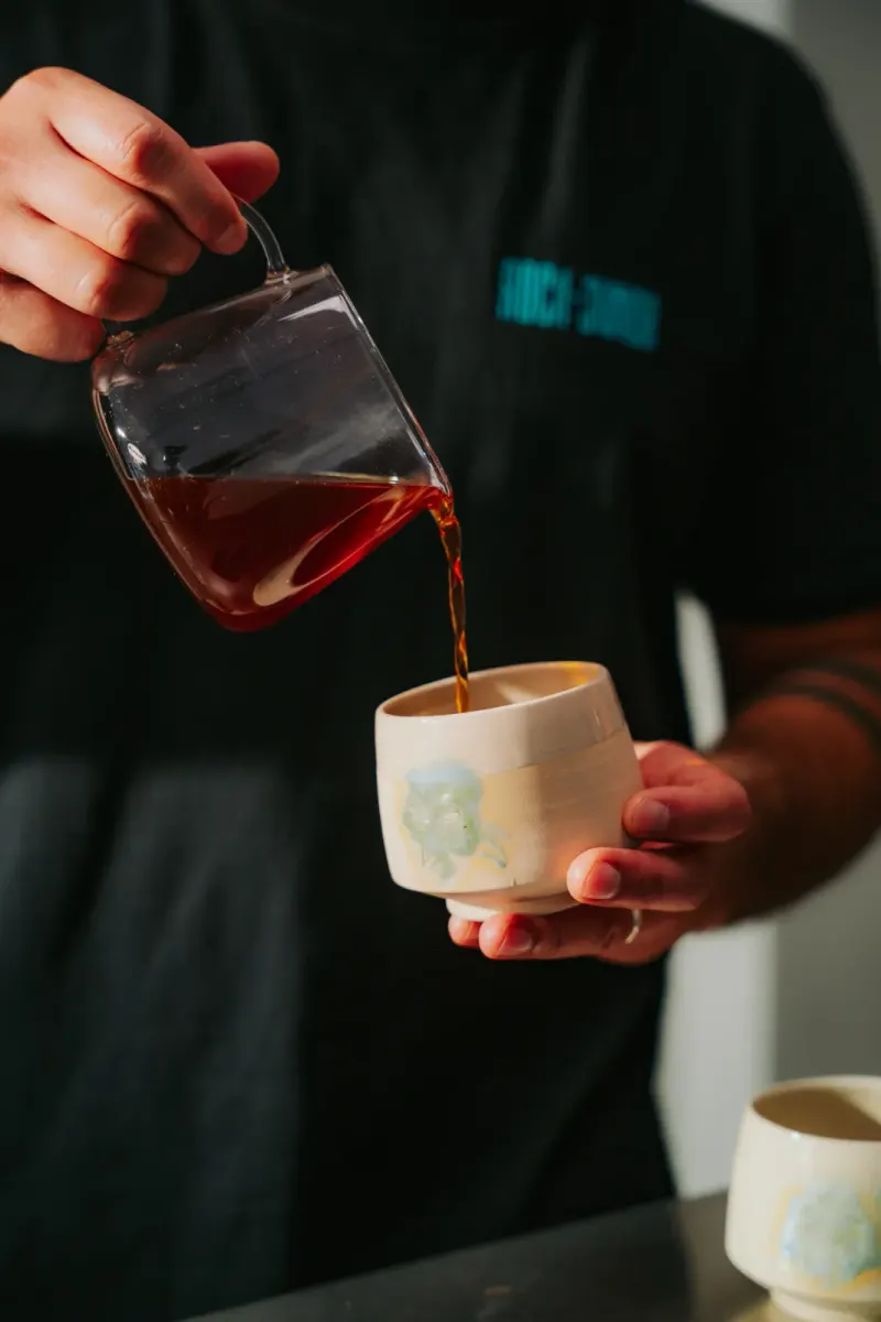 Kaffee wird im Sensorik-Kurs in München verkostet